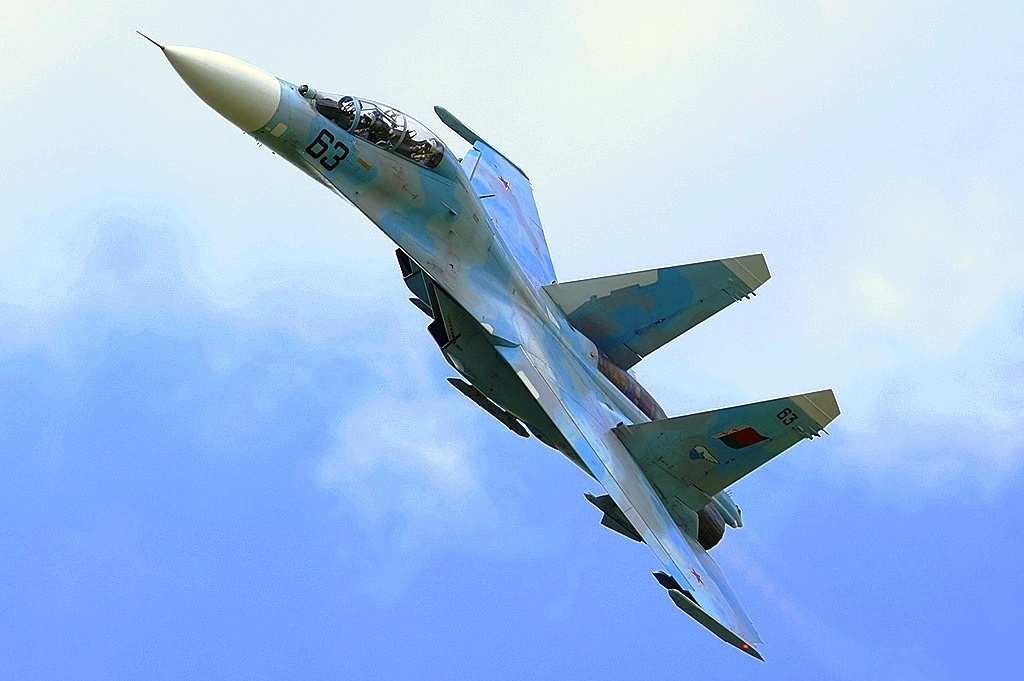 Su-27 roi o ngoai o Moscow, phi cong tu nan hinh anh