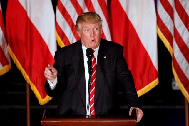 Donald Trump ung ho han che sung dan sau tham sat Orlando hinh anh