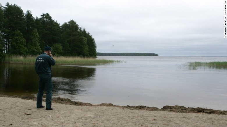 Chim tau du lich o Nga, 13 tre em thiet mang hinh anh