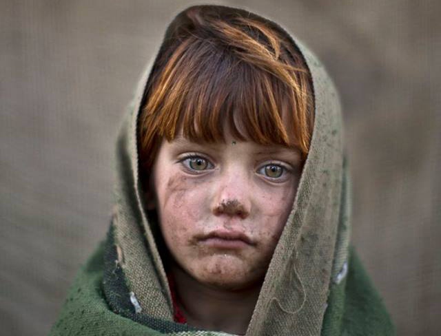 Ngay ti nan the gioi: Tre em trong vong xoay tha huong hinh anh