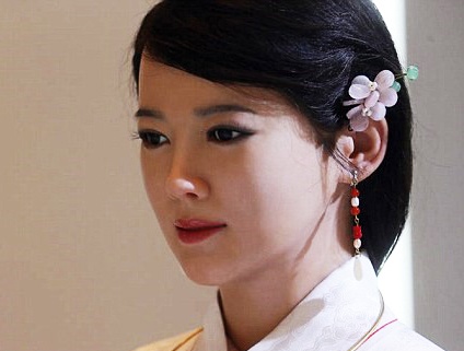 Robot my nu giong het nguoi o Trung Quoc hinh anh