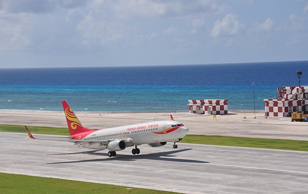 May bay Trung Quoc ha canh xuong Truong Sa anh 1