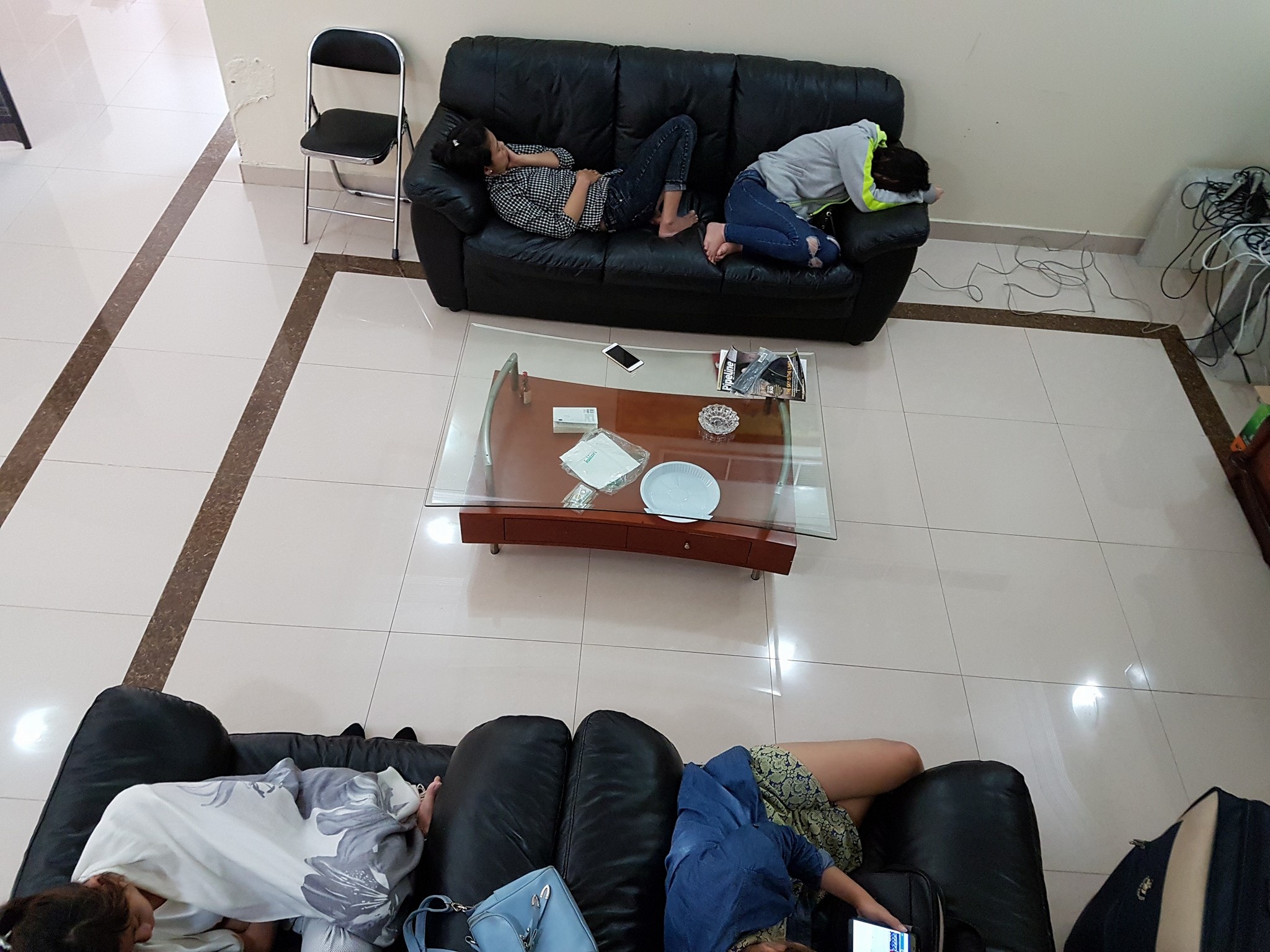 4 co gai Viet tron khoi dong mai dam o Dubai anh 1