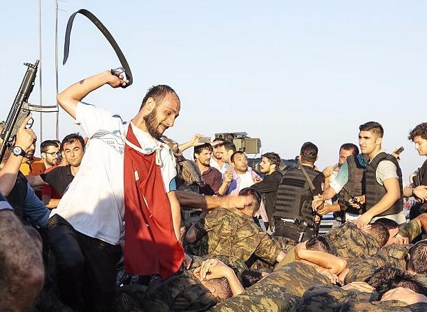 Phe dao chinh hung ‘mua don’ sau cuoc binh bien chet yeu hinh anh