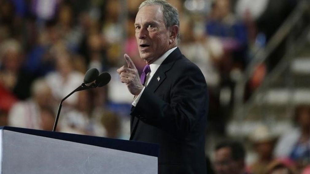 Ty phu Bloomberg: chien dich lua dao cua Donald Trump hinh anh