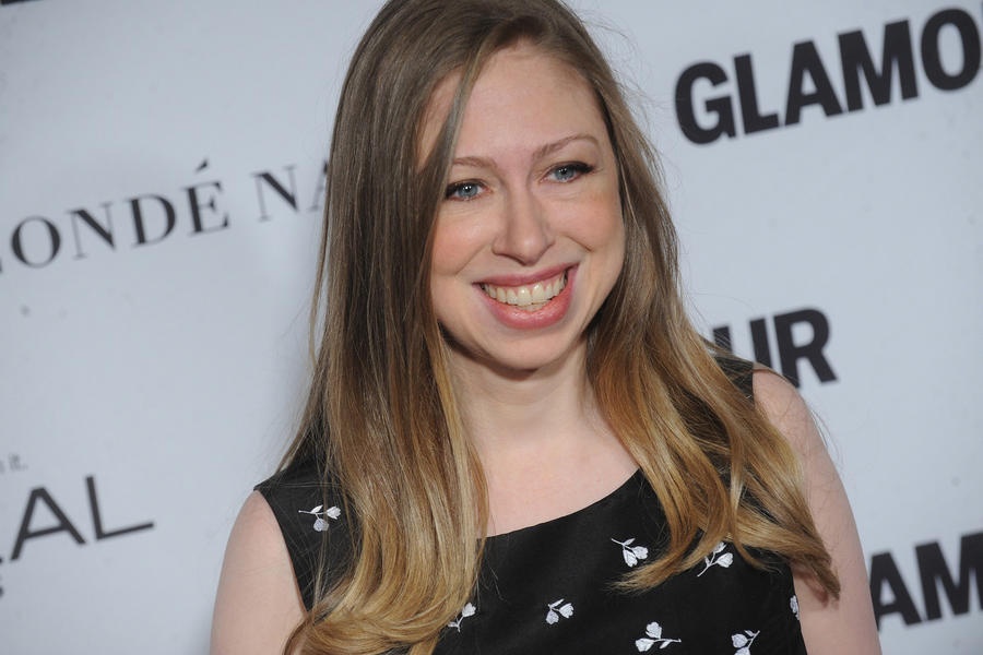 ‘Co van dac biet’ luon sat canh cung ba Clinton hinh anh