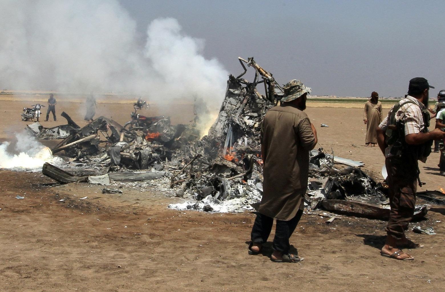 Thi the nghi cua phi cong Nga bi keo le tai noi may bay roi hinh anh