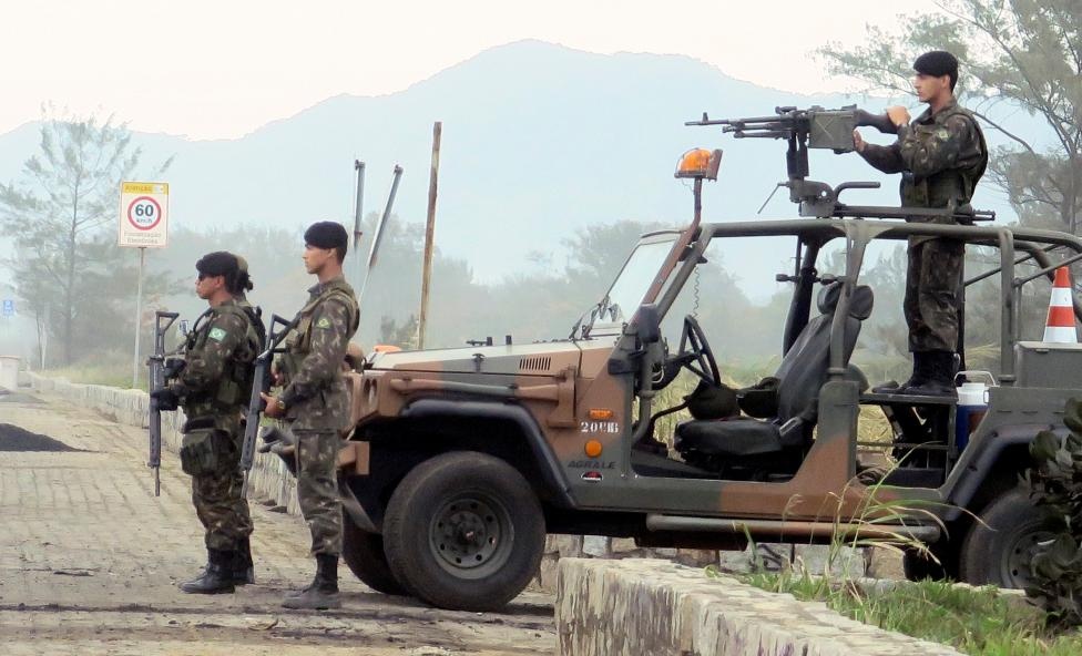 truc thang,  chien dau co bao ve Olympic Rio anh 12