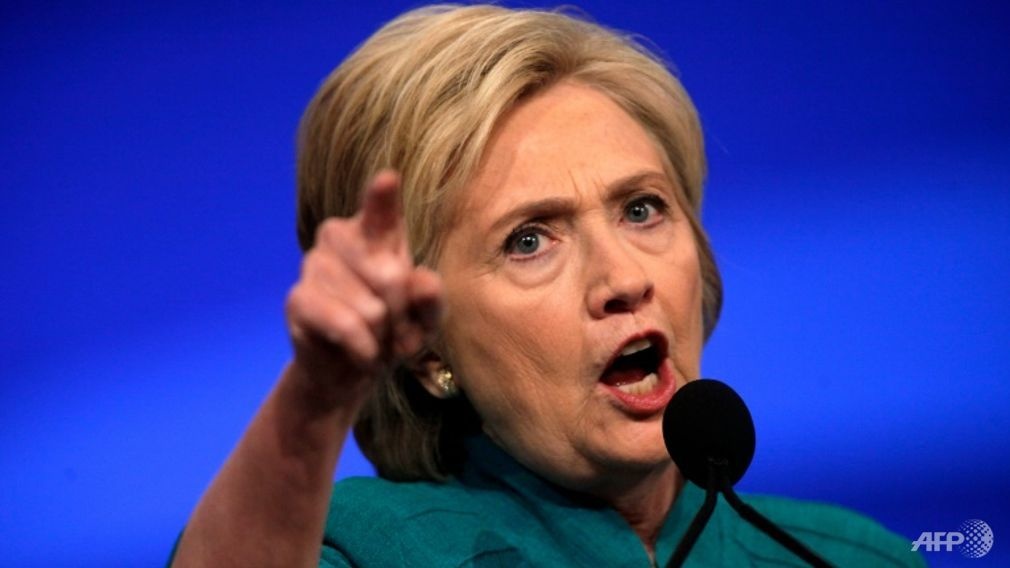 Clinton chi trich gay gat doi thu Trump vi phat ngon ve Nga hinh anh