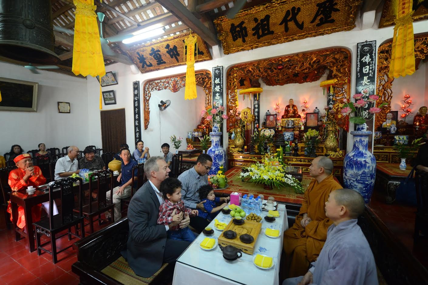 Dai su My quy le Phat bao hieu cha me anh 4