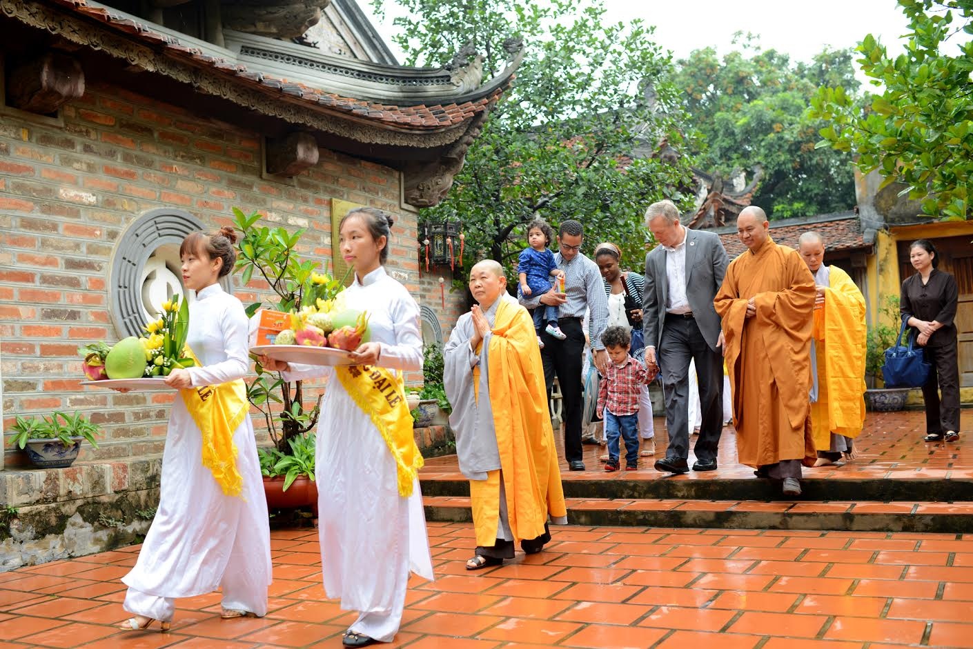 Dai su My quy le Phat bao hieu cha me anh 5