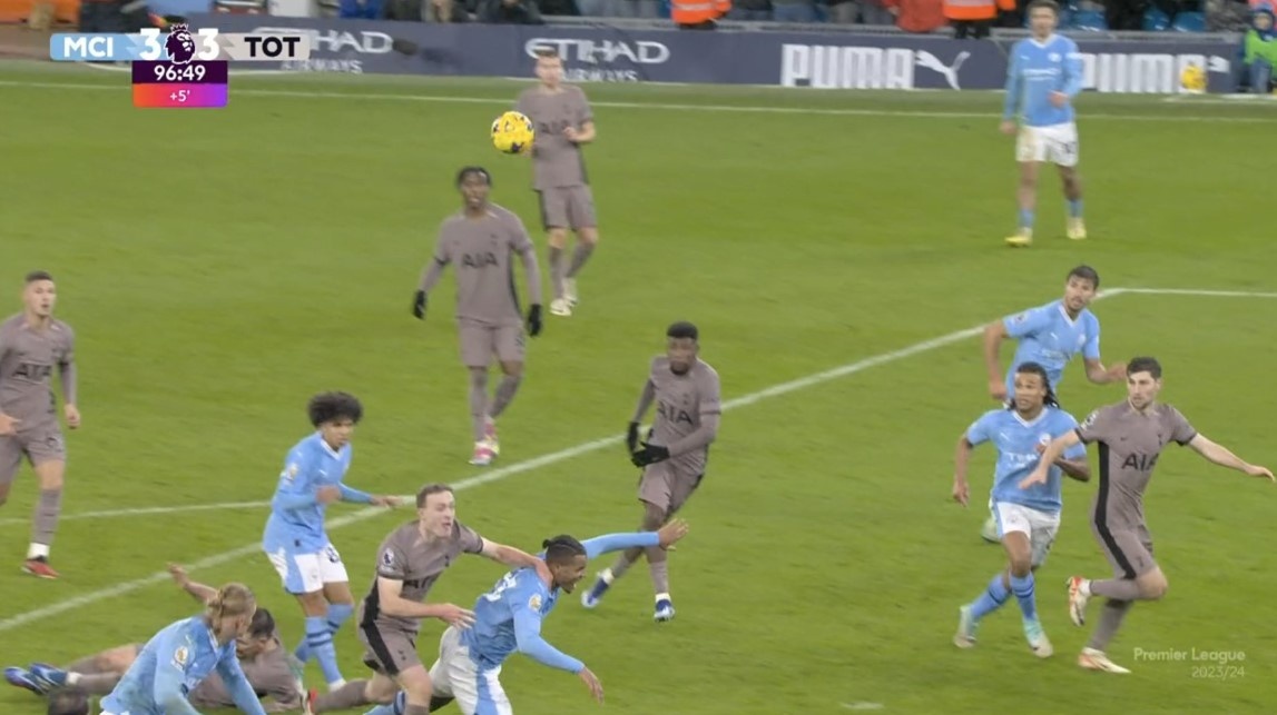 Haaland mang trong tai anh 6