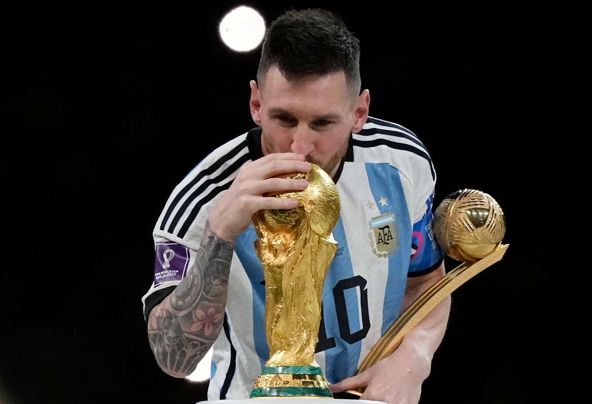 Messi the hien quyen luc, khien HLV Argentina muon bo tuyen? hinh anh