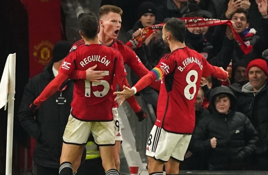 Man Utd danh bai Chelsea giua tin don noi bo luc duc hinh anh