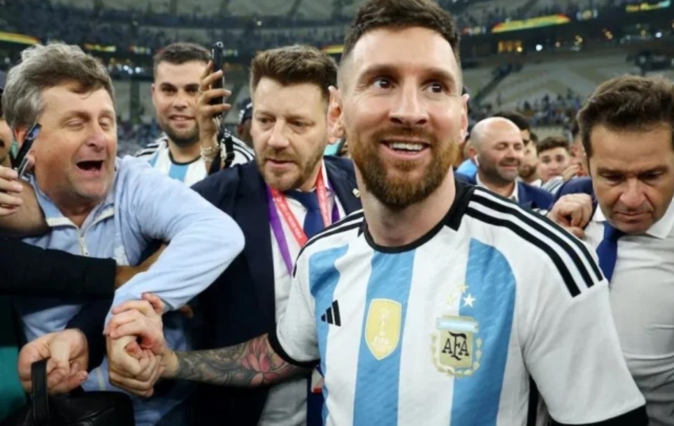 Phan ung cua HLV Scaloni ve tin don mau thuan voi Messi hinh anh