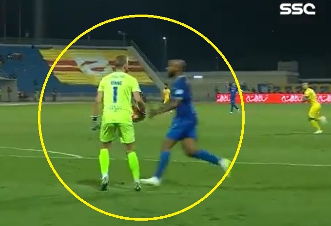 Cau thu sai lam, khien doi nha chiu penalty o Saudi Pro League hinh anh
