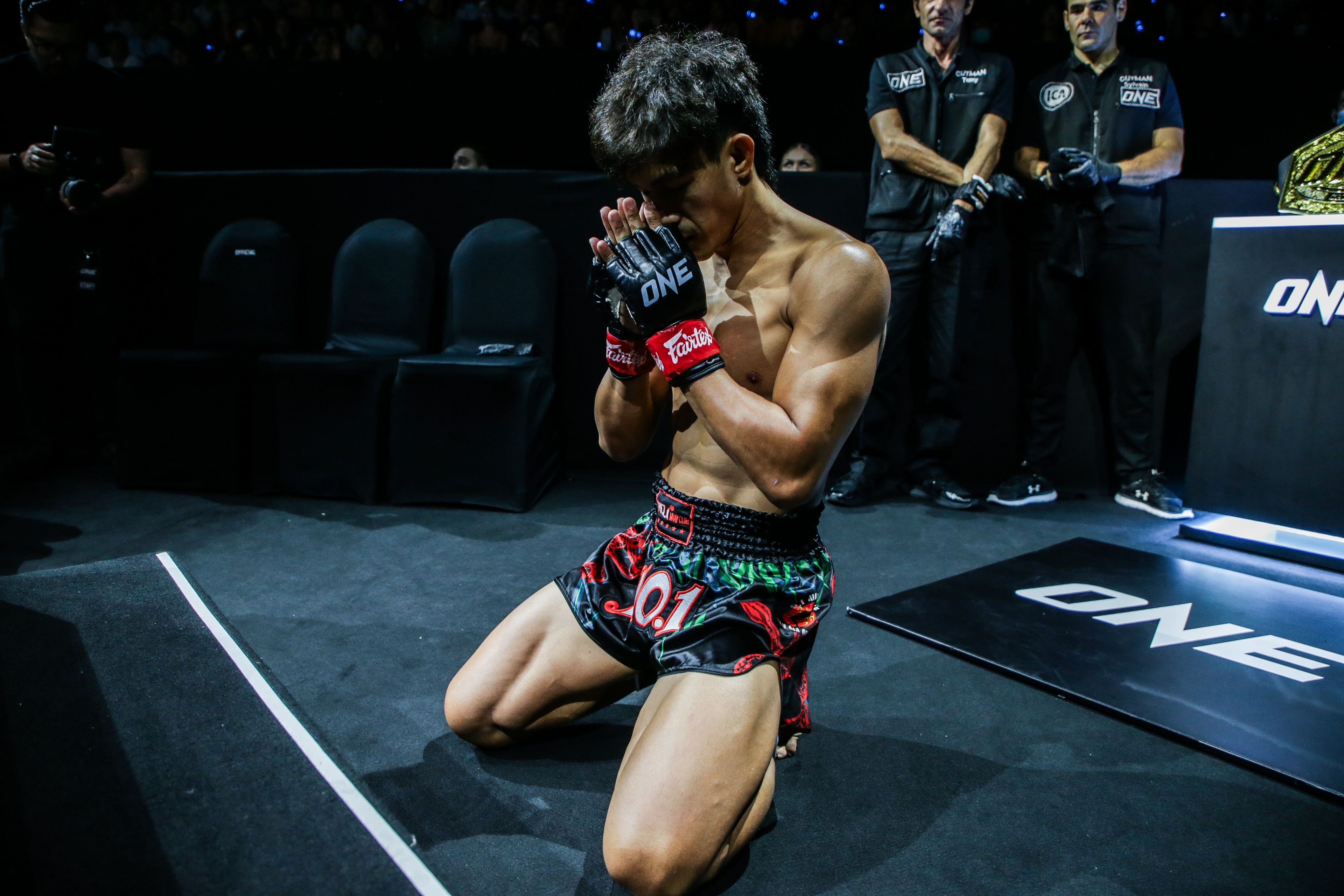 Duy Nhat knock-out anh 8
