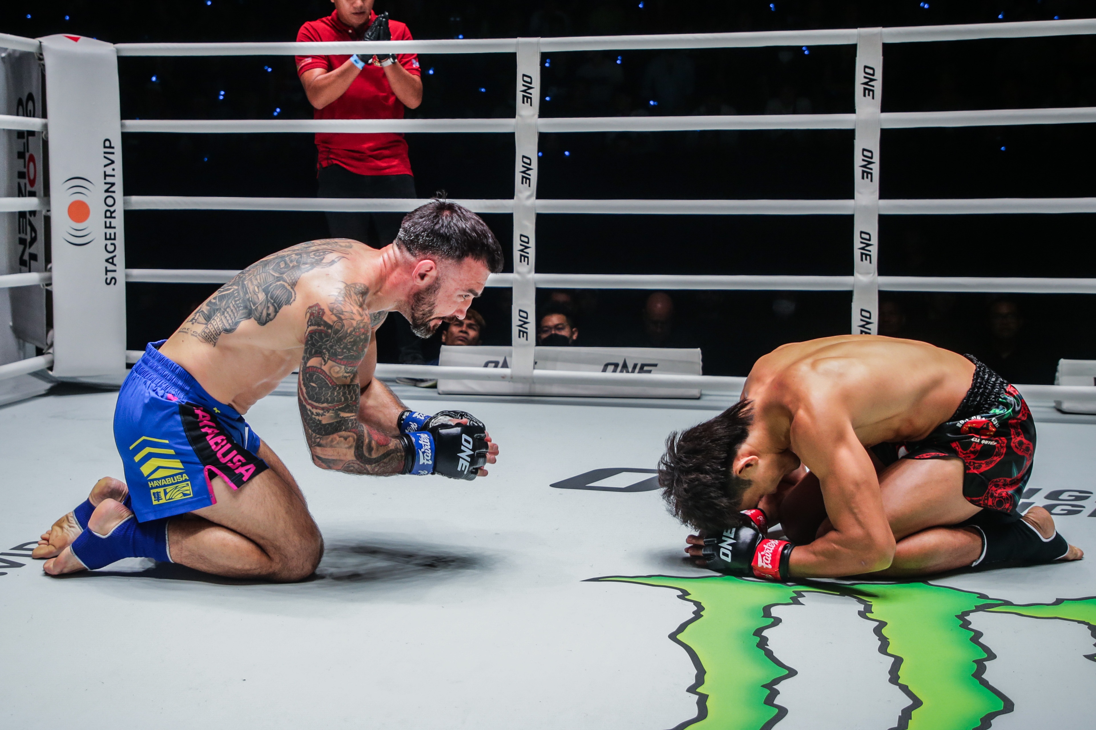 Khoanh khac xuc dong trong ngay Nguyen Tran Duy Nhat bi ha knock-out hinh anh