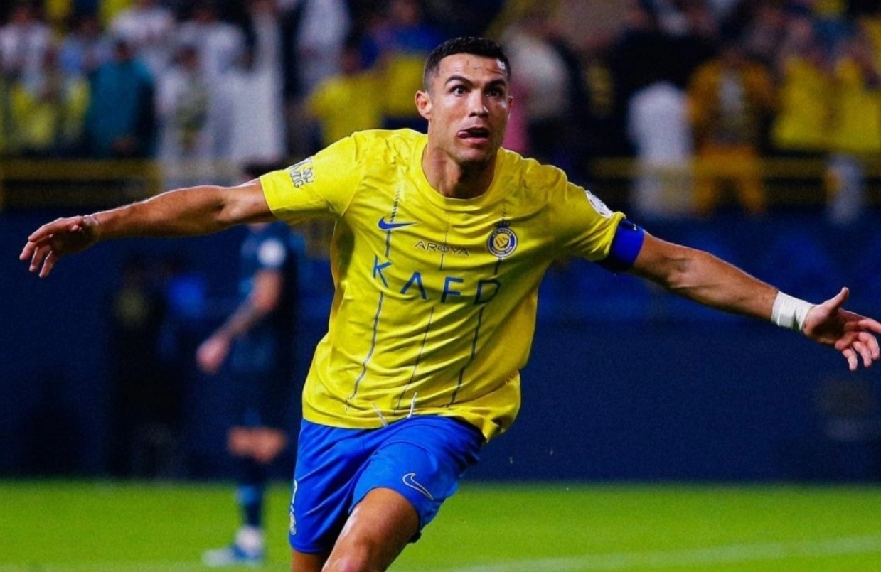 Ronaldo tao cot moc lich su khi sap buoc sang tuoi 39 hinh anh