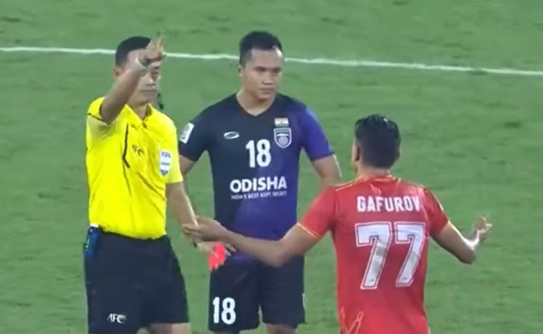 Trong tai Ngo Duy Lan rut the do o AFC Cup hinh anh