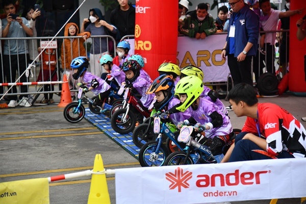 San choi bo ich cua cac cua ro nhi hinh anh