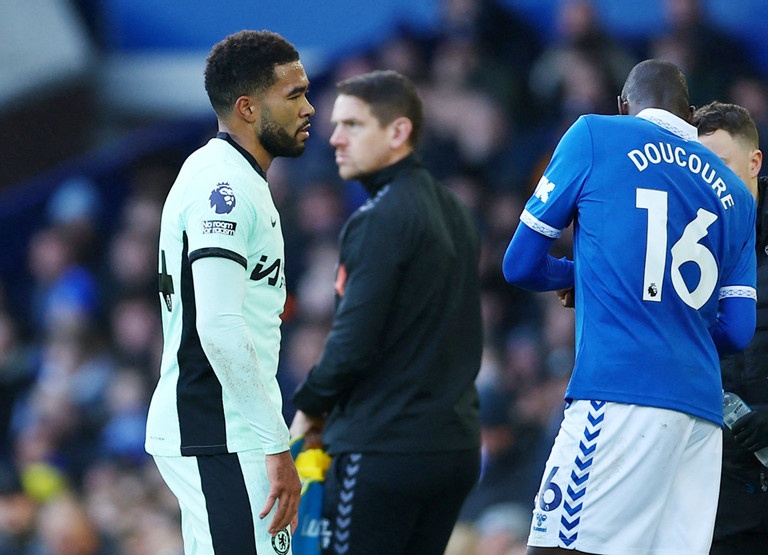 Tin du ap den Chelsea, Reece James nghi 4 thang hinh anh