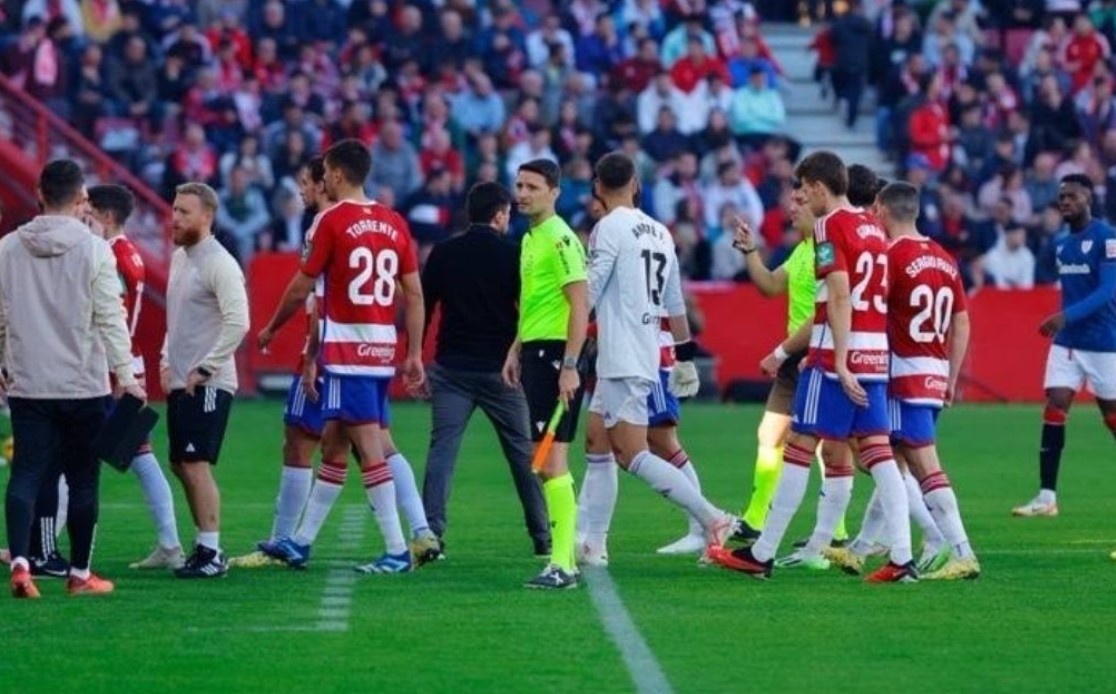 CDV qua doi ngay tren khan dai, tran dau tai La Liga bi huy hinh anh