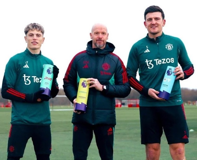 Hai ly do khien MU chan chu sa thai HLV Erik ten Hag hinh anh