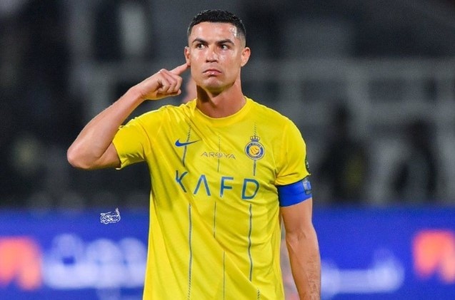 Phan ung cua Ronaldo khi CDV doi thu ho vang 'Messi' hinh anh