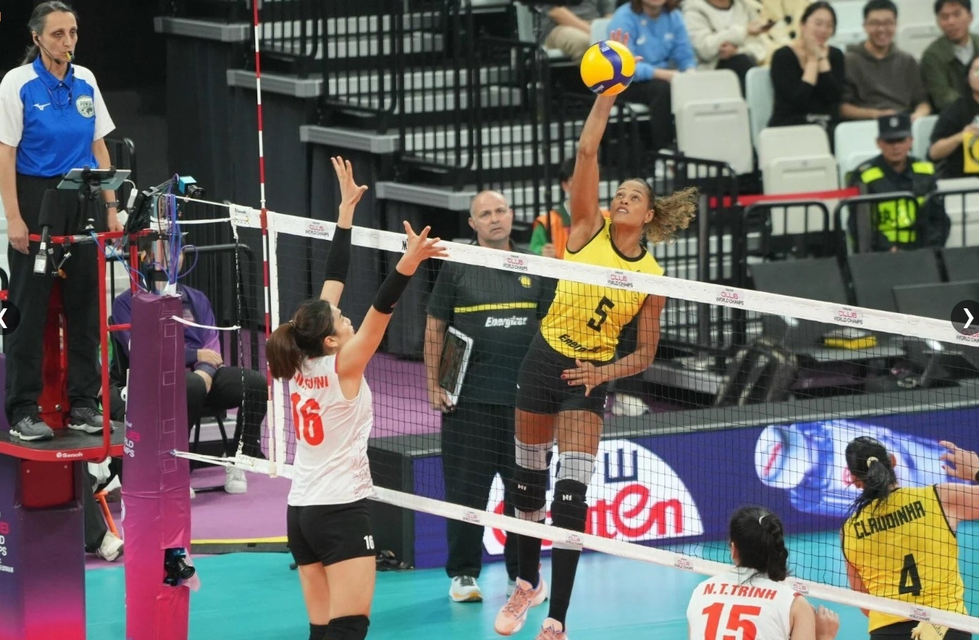 Doi bong chuyen nu Viet Nam that bai kich tinh truoc CLB Brazil hinh anh