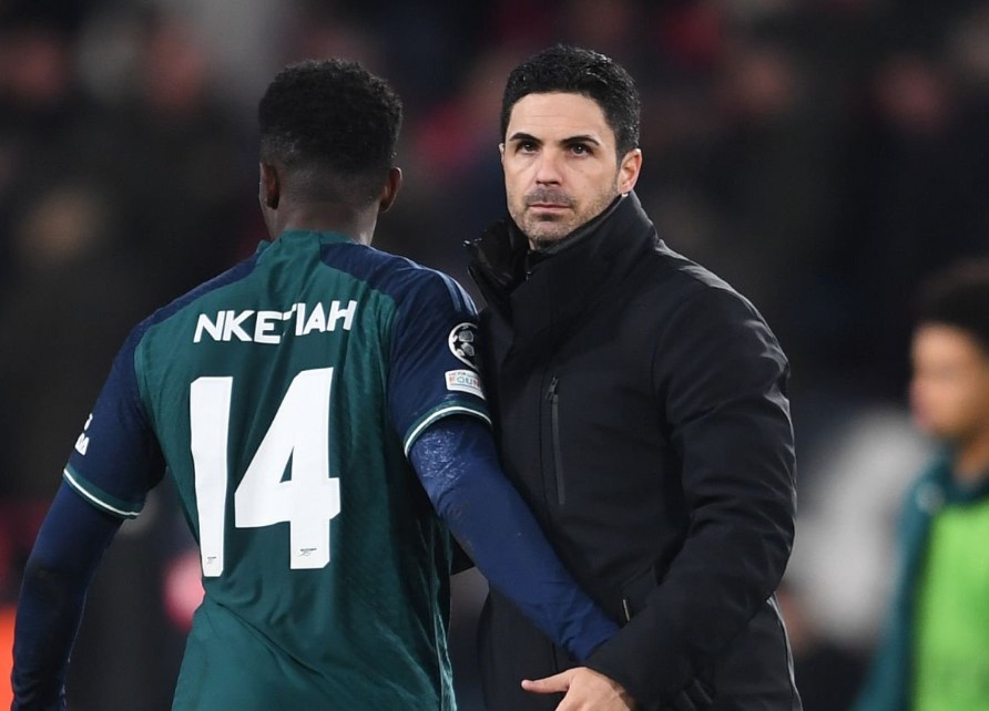 Arteta dung 'chieu doc' de thoat an phat tu Premier League hinh anh