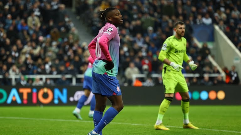 8 doi vao vong knock-out anh 10