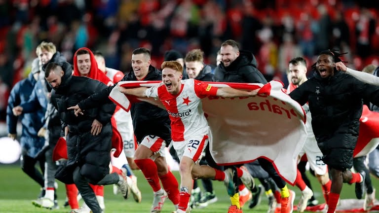 8 doi vao vong knock-out anh 7