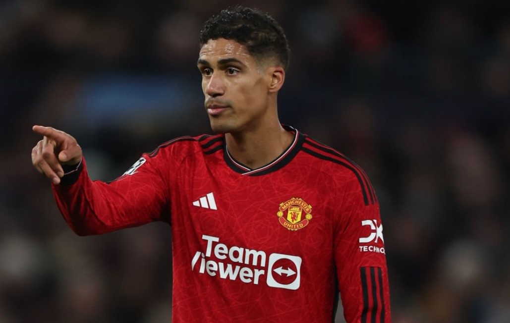 MU doi mat nguy co mat trang Varane hinh anh