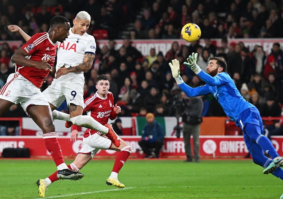 Tottenham vs Nottingham anh 1