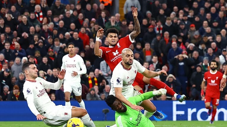 Onana duoc cham gan 10 diem khi MU hoa Liverpool hinh anh