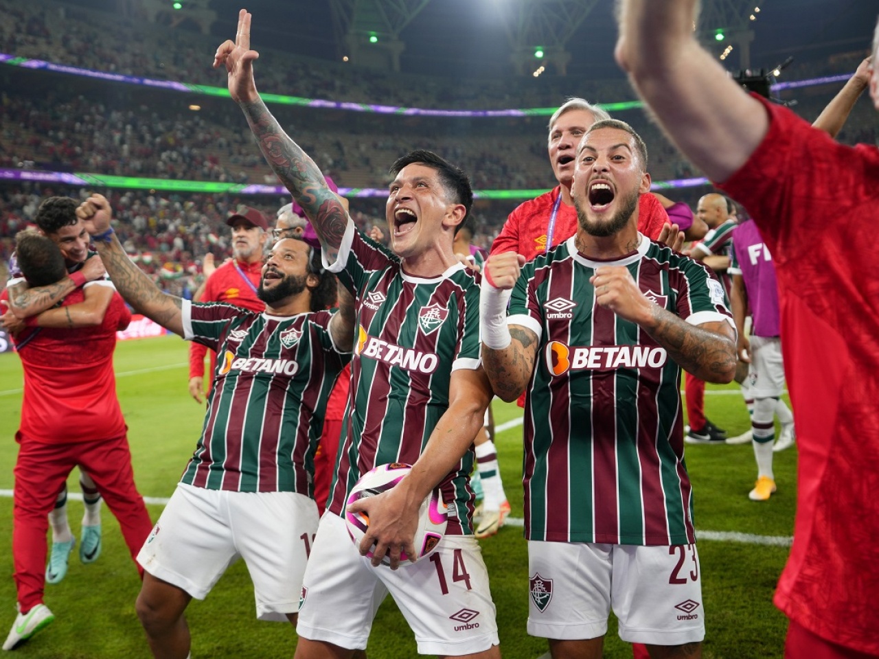 Fluminense,  Man City anh 1