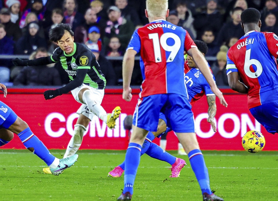 Kaoru Mitoma sa sut anh 2