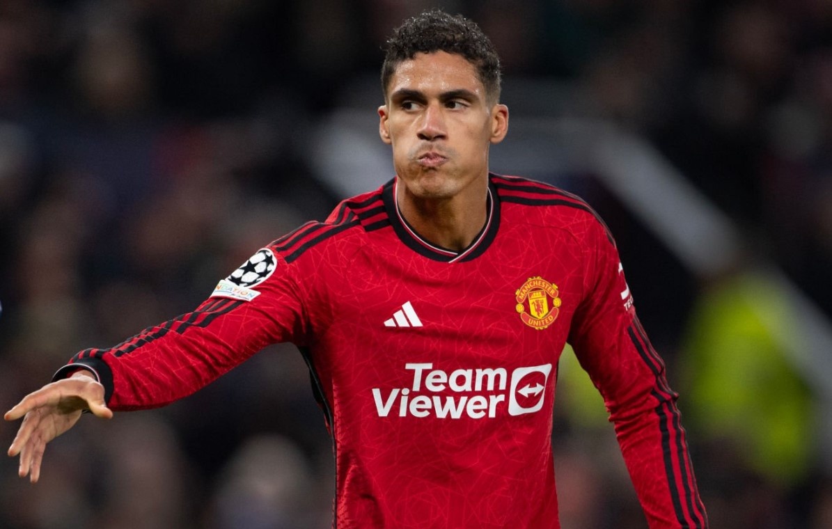 Ly do Ten Hag loai Varane, thay bang trung ve 19 tuoi hinh anh