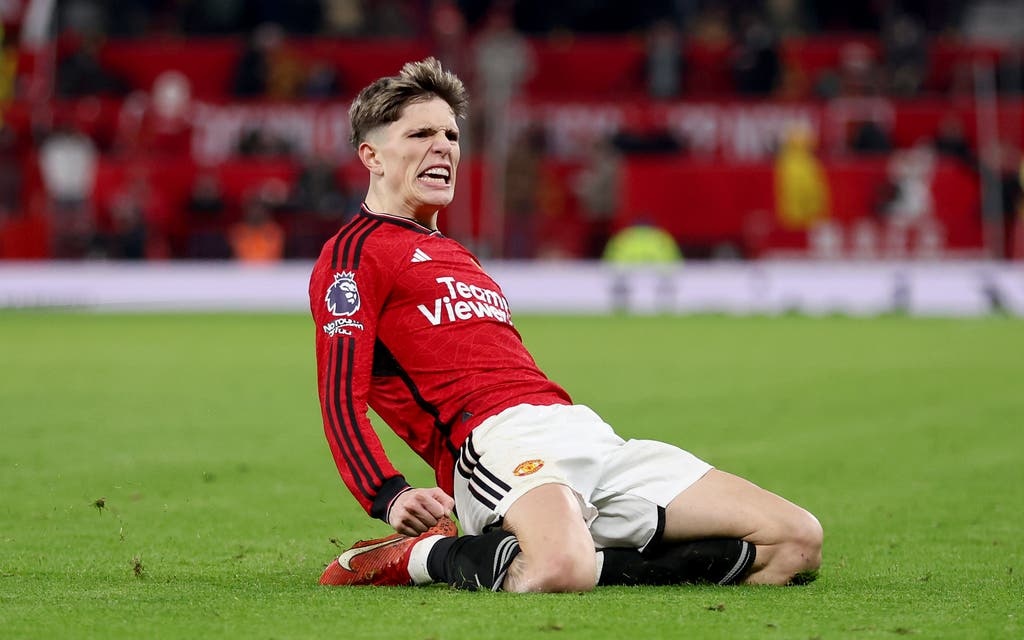 Garnacho di vao lich su Premier League hinh anh