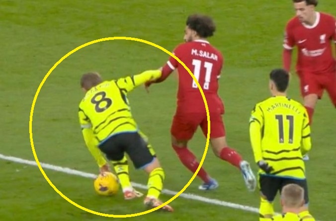 Odegaard cham tay anh 1