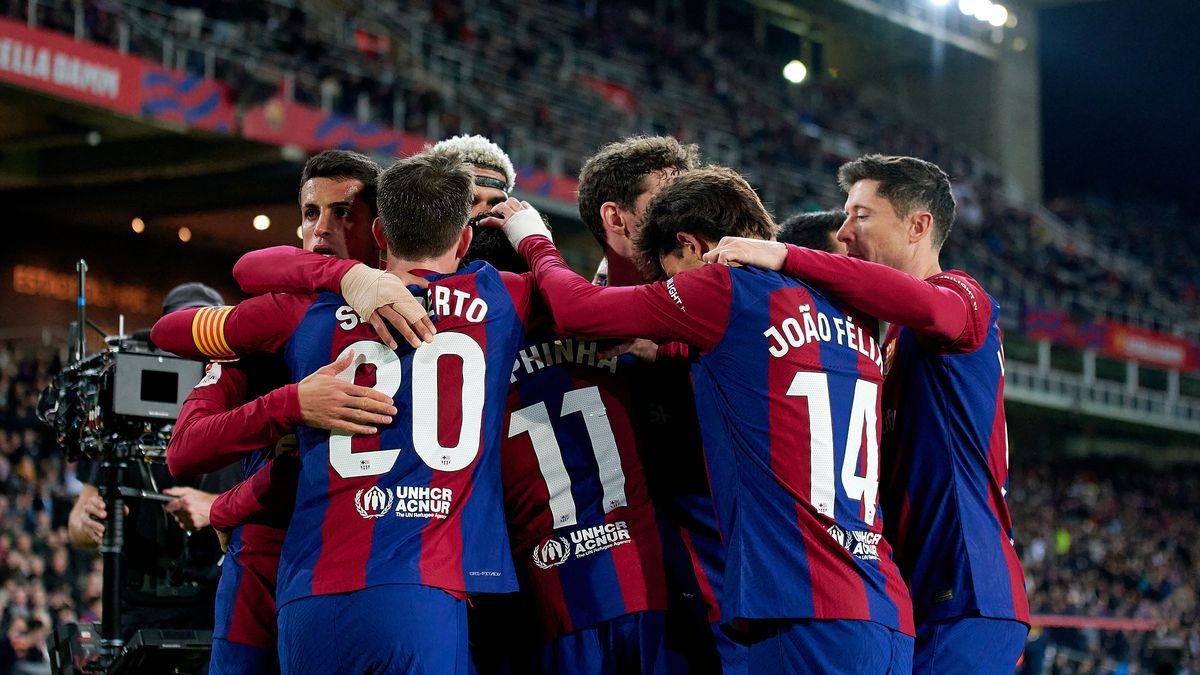 10 CLB gia tri nhat anh 8