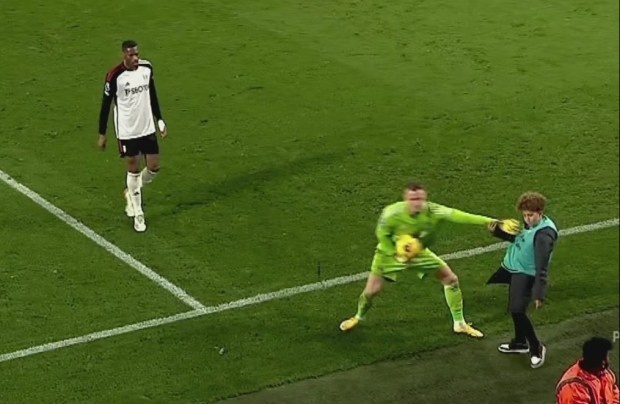 Cuu sao Arsenal gay phan no hinh anh