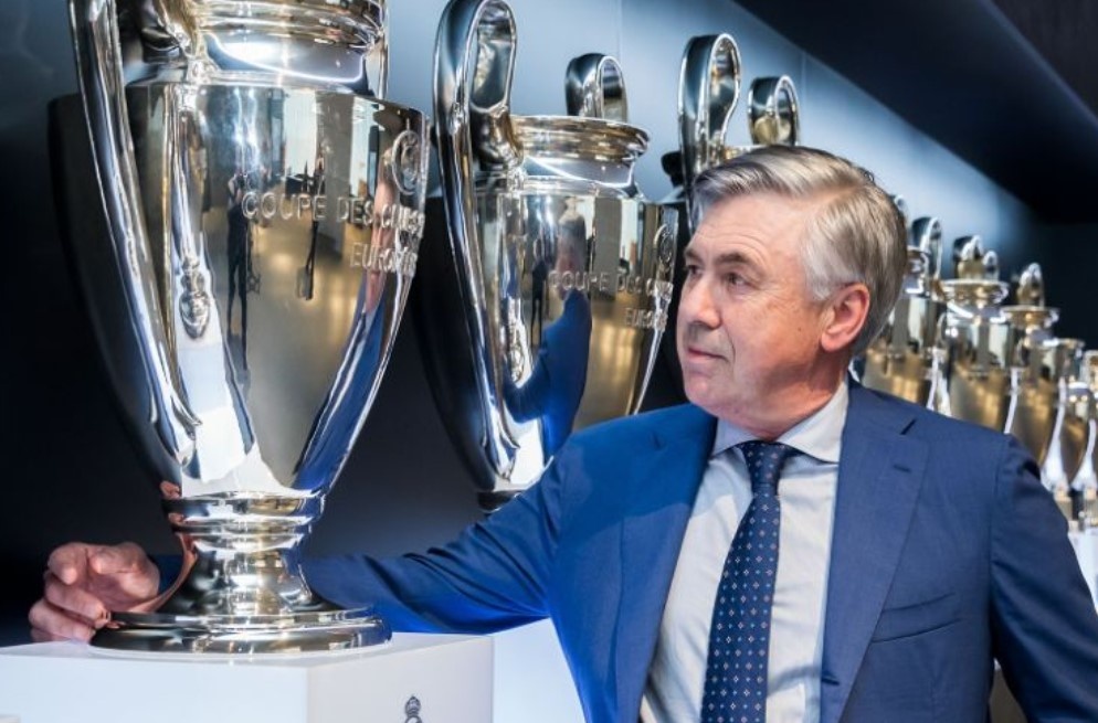 HLV Ancelotti chot tuong lai voi Real Madrid hinh anh