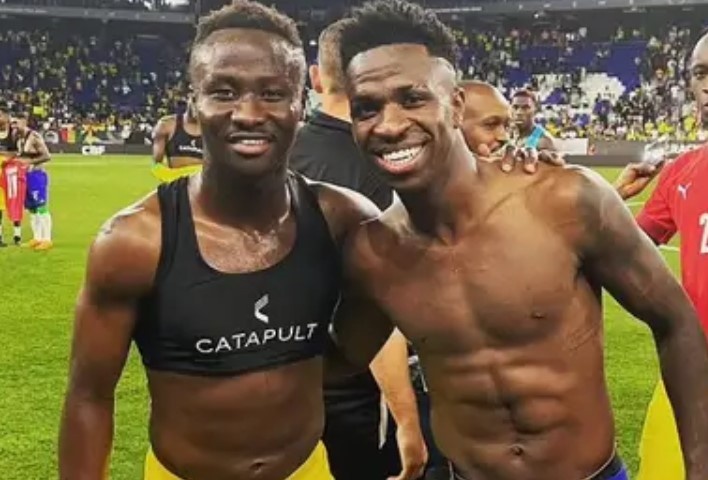 Cau thu bi duoi khoi tuyen vi to HLV an cap hinh anh