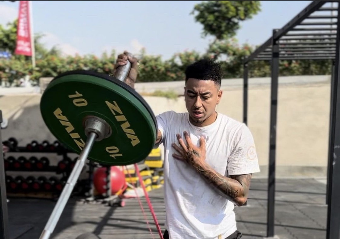 Jesse Lingard vat va tim ben do moi hinh anh