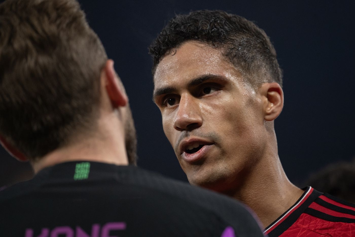 Man Utd khong gia han voi Varane hinh anh