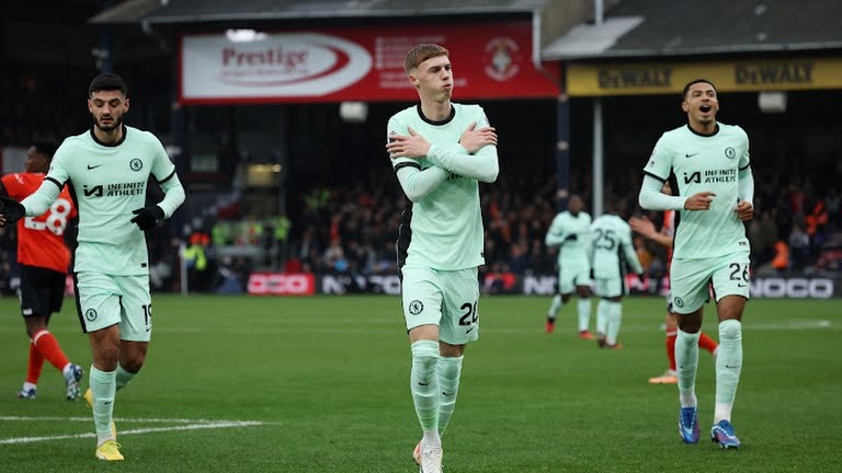 Cole Palmer mang 3 diem ve cho Chelsea hinh anh