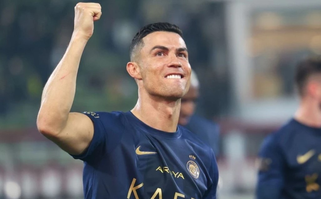 Ronaldo tang xe hoi dat tien cho me nhan dip sinh nhat hinh anh