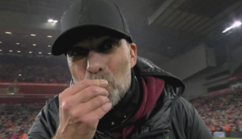 Su co hai huoc sau tran Liverpool thang Newcastle hinh anh